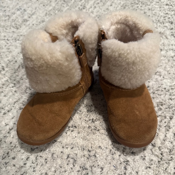 Toddler Ugg Boots - Picture 1 of 4